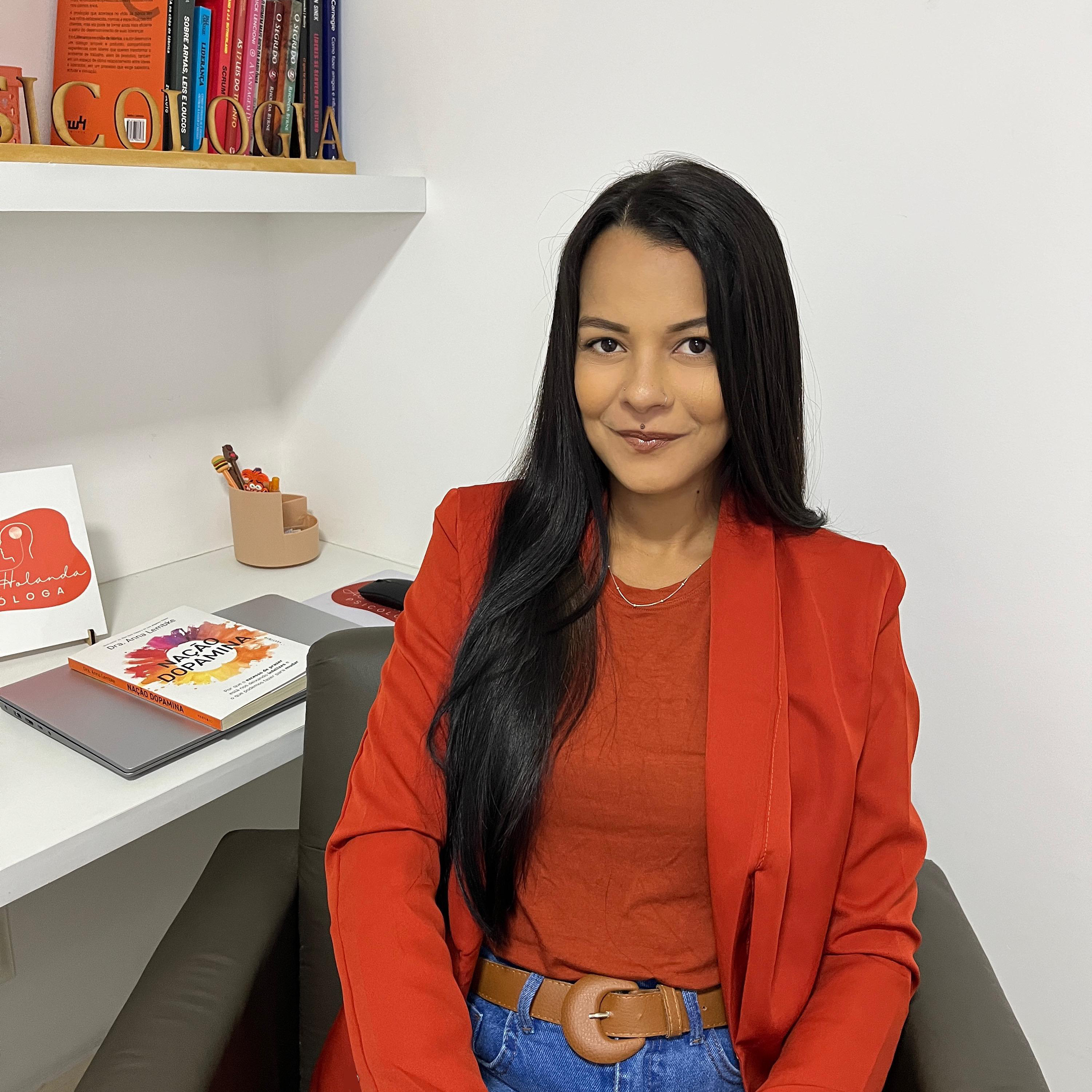 Aline Maria de Holanda veloso