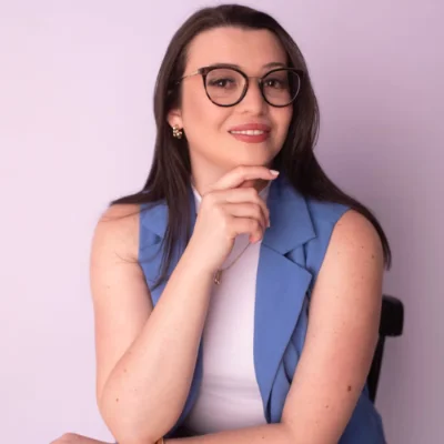 Mênica Ferreira de Oliveira Bueno 